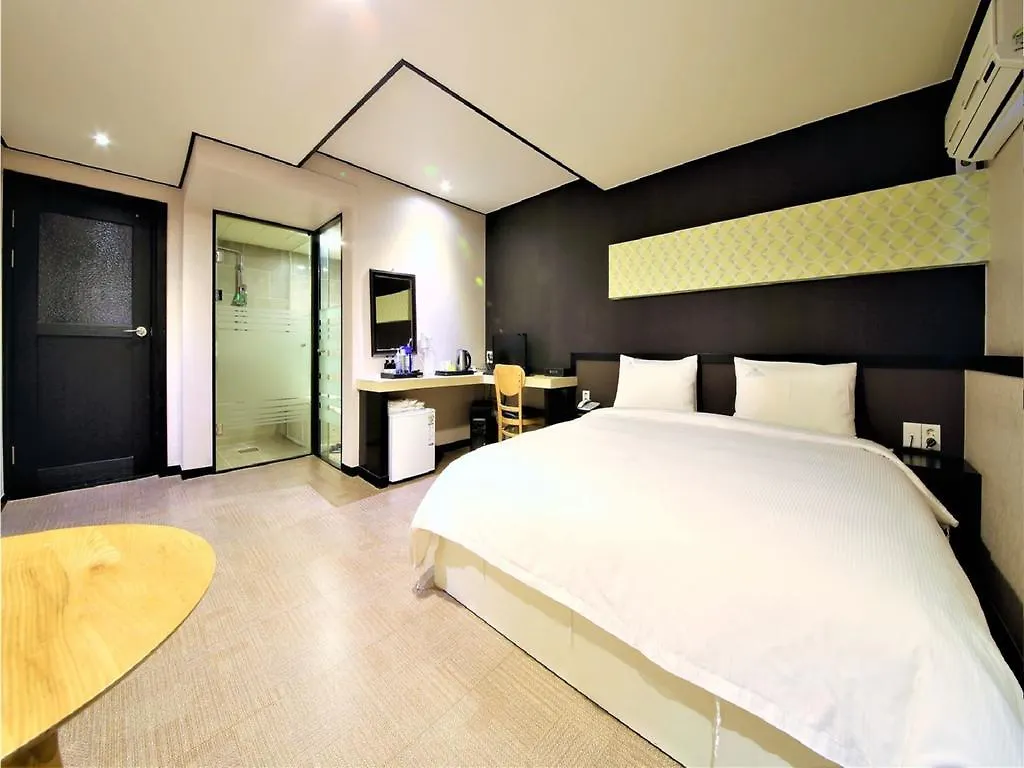 Elysee Hotel Busan 3*,