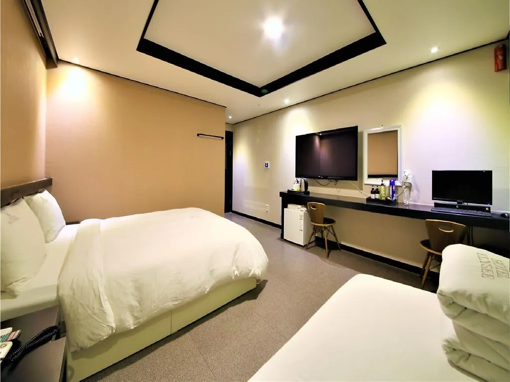 Elysee Hotel Busan 3*,