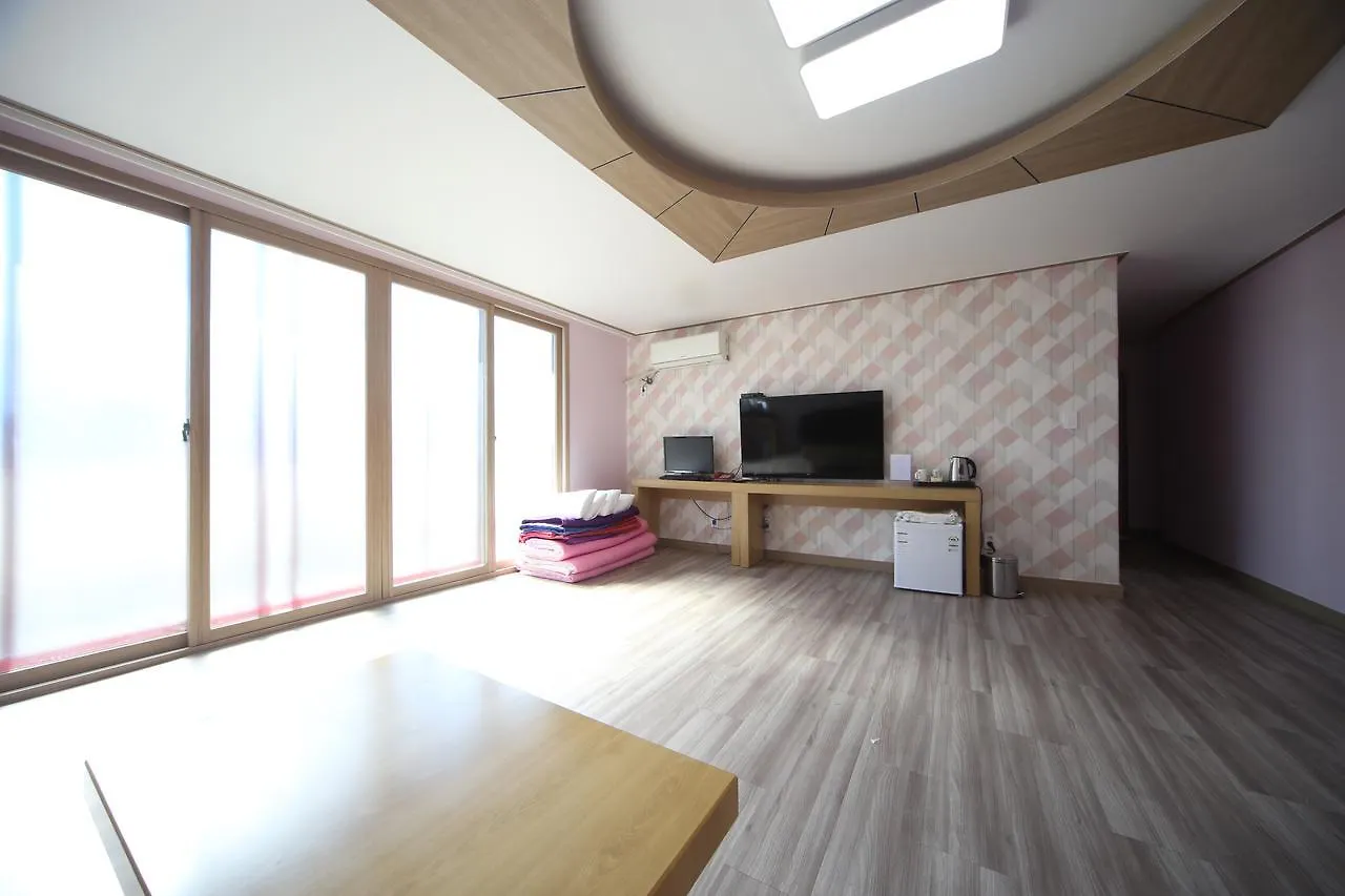 Elysee Hotel Busan 3*,