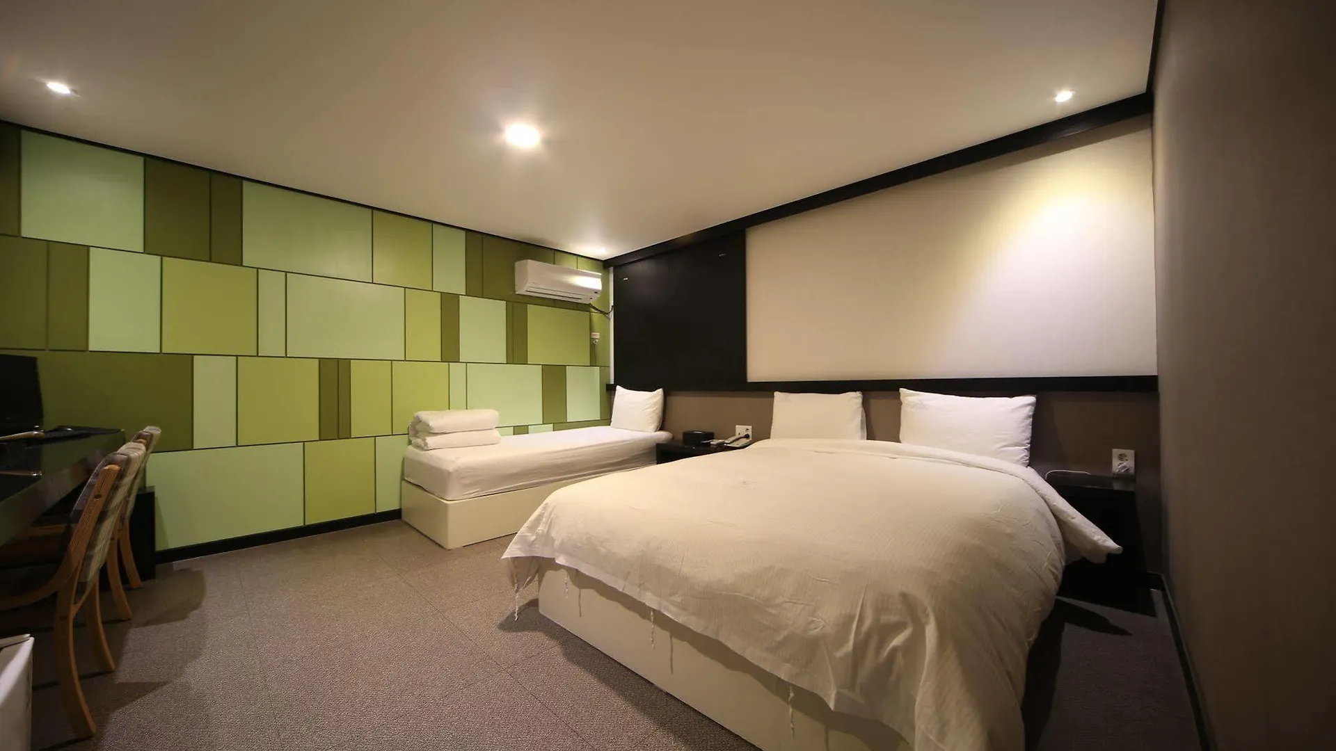 Elysee Hotel Busan 3*,