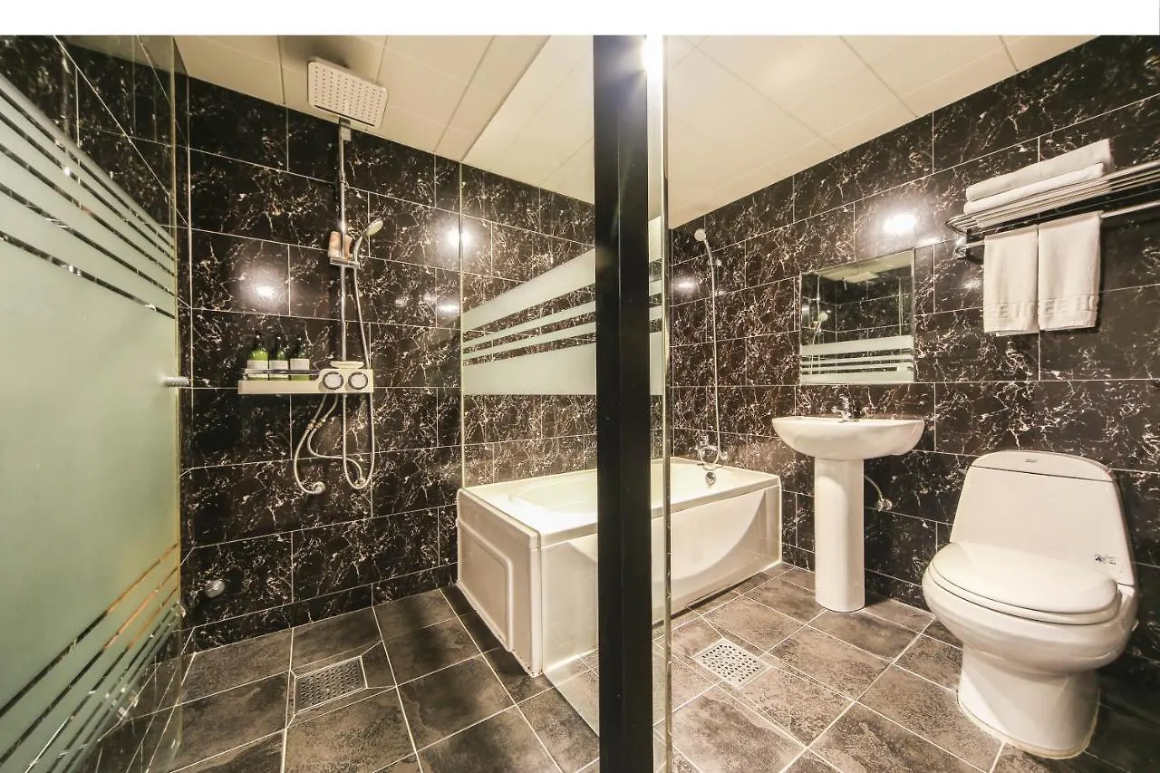 Elysee Hotel Busan 3*,