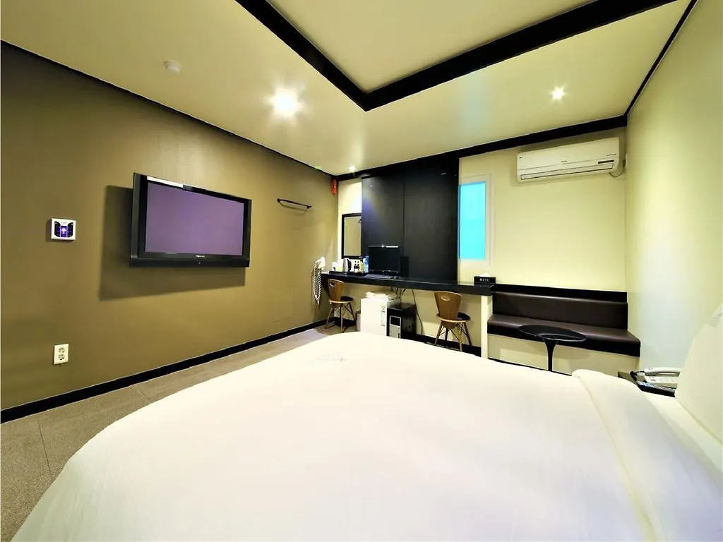 Elysee Hotel Busan 3*,